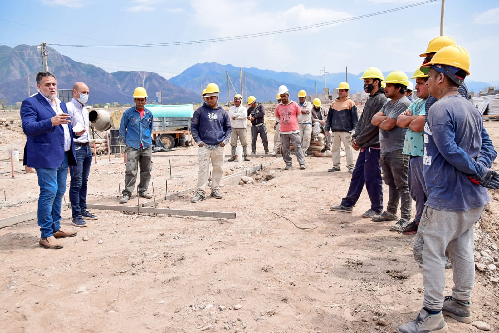 Puy Soria verificó avance de construcción de viviendas y anticipó nuevas licitaciones